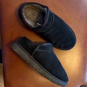 UGG women’s 9 Black Suede Loafers